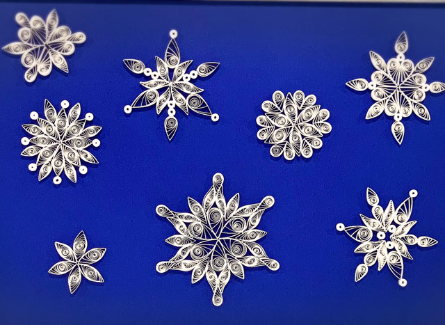 ペーパークイリングのクリスマスオーナメント